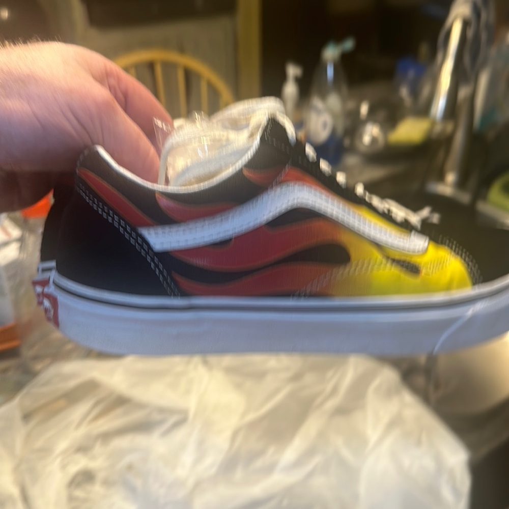 Vans 9 in men 10.5 in women’s old school skate shoes